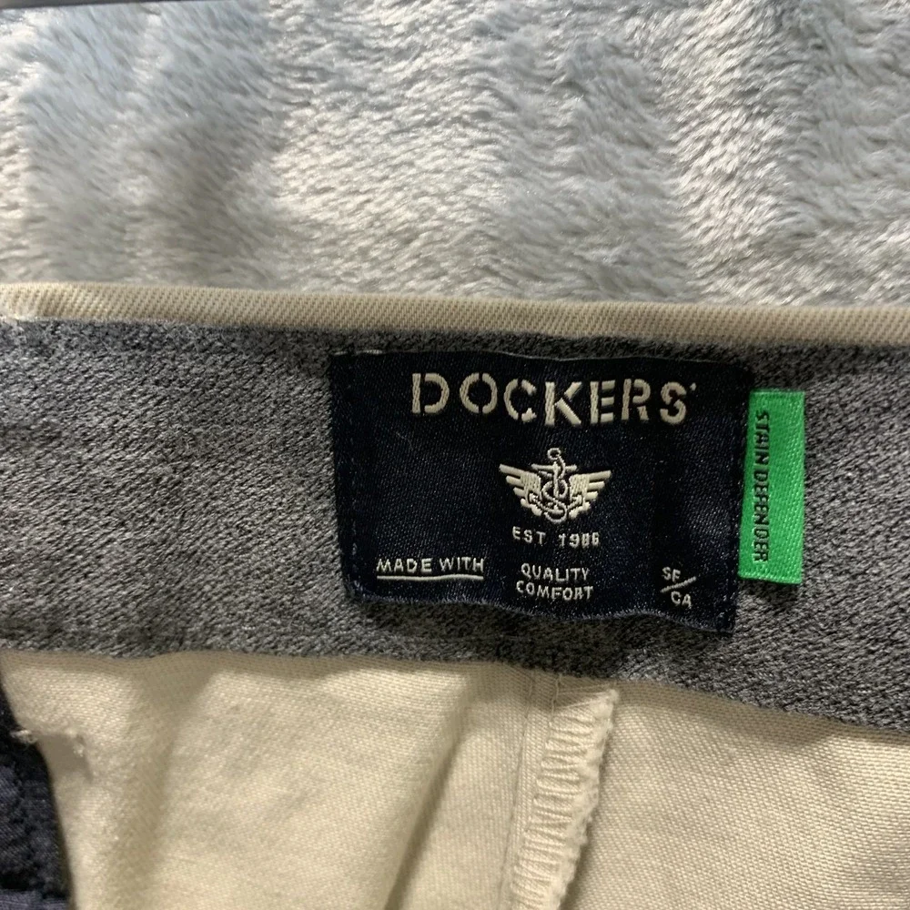Dockers Mens Khaki Chino Pants 34 x‎ 34 Pleated Relaxed Fit Iron Free Signature